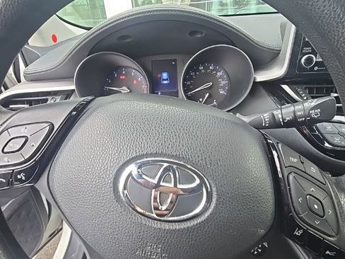 Used 2020 Toyota C-HR LE image 7