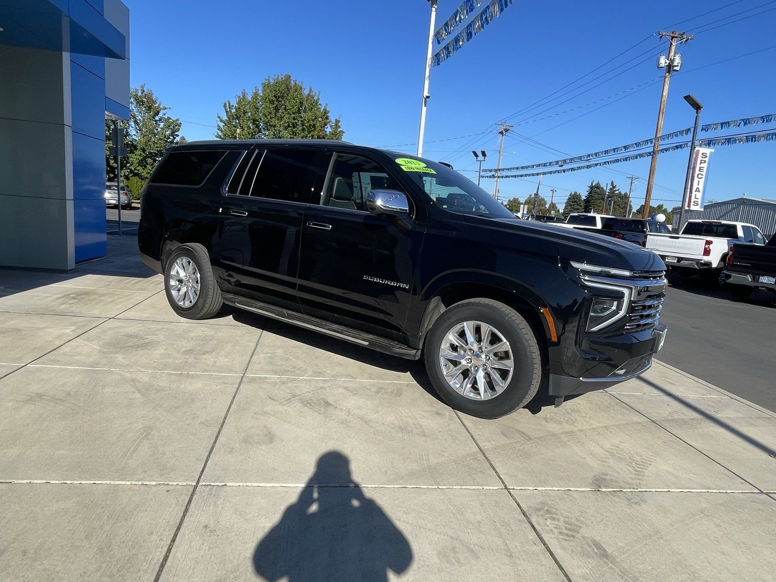 Used 2025 Chevrolet Suburban Premier AWD/4WD image 7