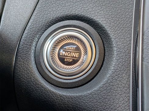 Used 2022 Mercedes-Benz GLC 300 image 30