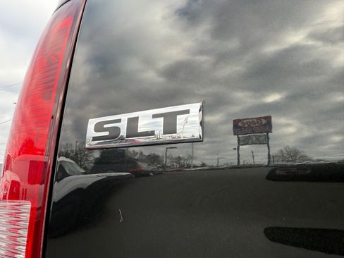 Used 2017 RAM 1500 Classic SLT RWD image 7
