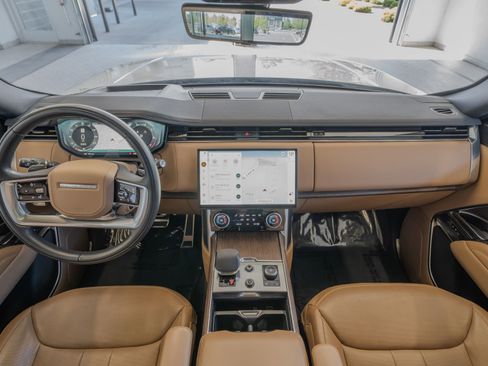 Used 2023 Land Rover Range Rover SE AWD/4WD image 8