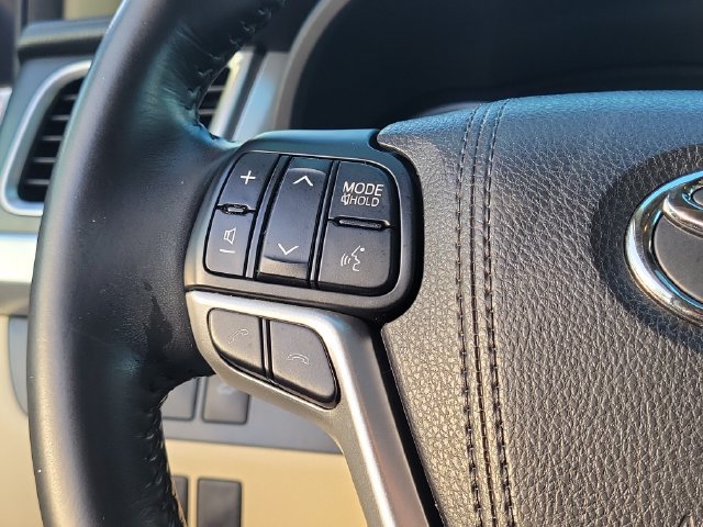 Used 2018 Toyota Highlander XLE FWD image 19