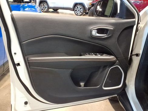 Used 2019 Jeep Compass Latitude w/ Popular Equipment Group AWD/4WD image 11