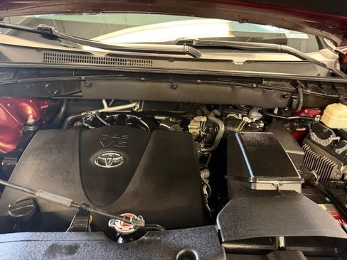 Used 2018 Toyota Highlander XLE AWD/4WD image 20