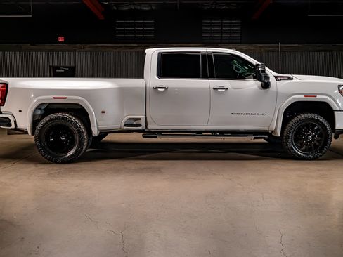 Used 2020 GMC Sierra 3500 Denali w/ Denali Ultimate Package AWD/4WD image 11