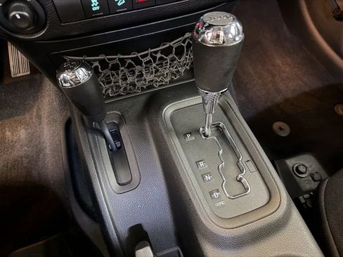 Used 2015 Jeep Wrangler Unlimited Rubicon w/ Connectivity Group AWD/4WD image 18