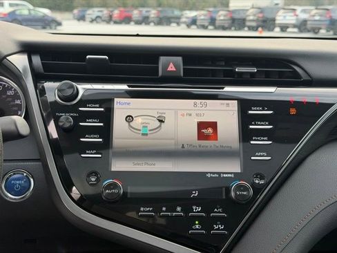 Used 2020 Toyota Camry LE w/ Sunroof Package image 15