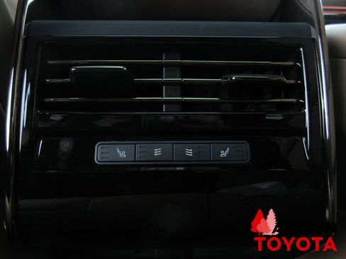 Used 2024 Land Rover Range Rover Sport SE image 25