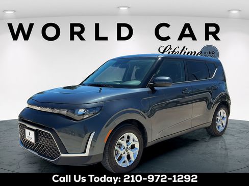 Used 2025 Kia Soul LX w/ LX Technology Package FWD image 3