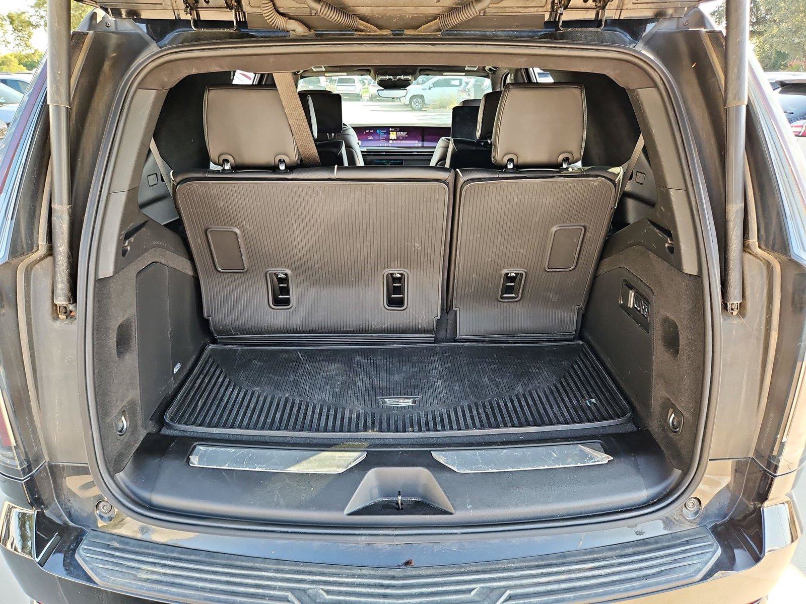 Certified 2026 Cadillac Escalade Platinum Sport w/ LPO, ONYX Package AWD/4WD image 16