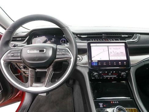 Used 2023 Jeep Grand Cherokee Limited w/ Luxury Tech Group II image 13