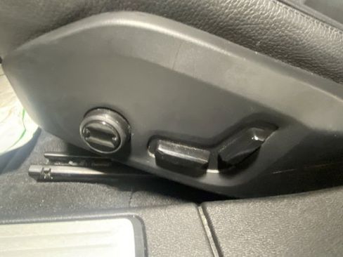 Used 2025 Volvo V60 B5 Cross Country Plus image 12