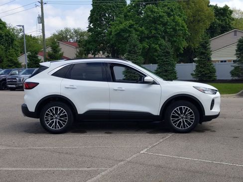 New 2024 Ford Escape SE FWD image 9