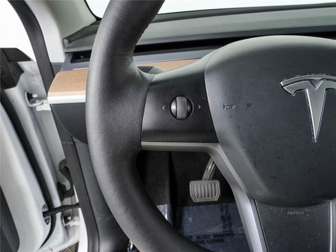 Used 2023 Tesla Model Y Long Range AWD/4WD image 9