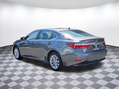 Used 2013 Lexus ES 300h w/ Luxury Pkg FWD image 3