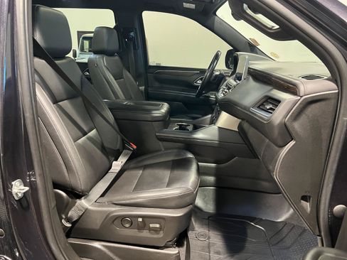 Used 2022 Chevrolet Tahoe Z71 w/ Luxury Package AWD/4WD image 39