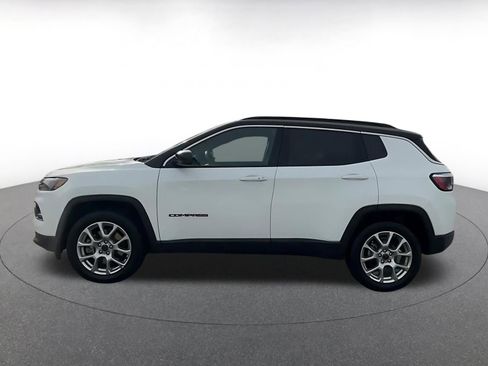 Used 2025 Jeep Compass Limited image 9
