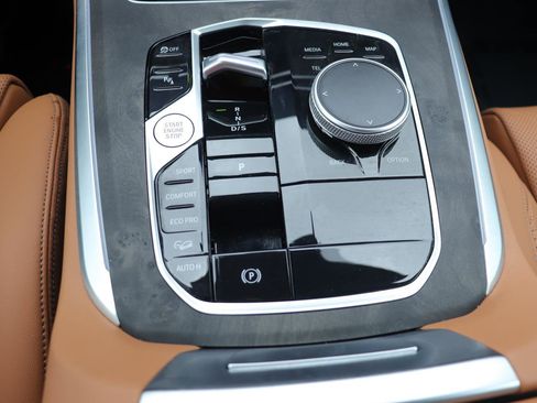 Used 2025 BMW X5 xDrive40i w/ M Sport Package AWD/4WD image 38