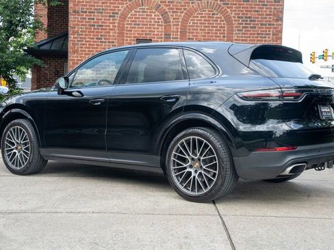 Used 2023 Porsche Cayenne AWD/4WD image 7