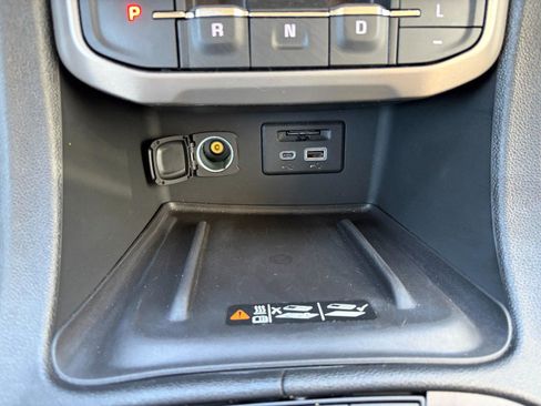 Used 2022 GMC Acadia Denali w/ Denali Ultimate Package AWD/4WD image 16