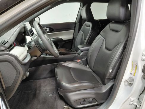 Certified 2025 Jeep Compass Limited AWD/4WD image 17