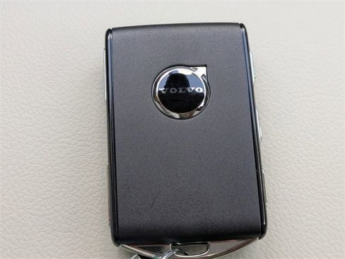 New 2026 Volvo XC40 B5 Plus w/ Protection Package Premier image 32