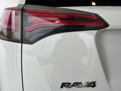 Used 2018 Toyota RAV4 XLE w/ Plus Extra Value Package FWD image 40