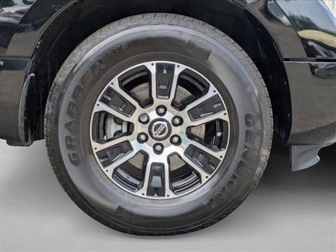 Used 2020 Nissan Titan SV w/ SV Convenience Package RWD image 22