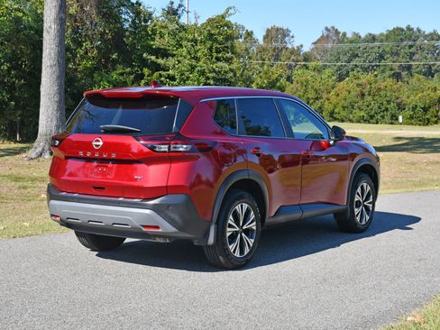 Used 2022 Nissan Rogue SV image 4