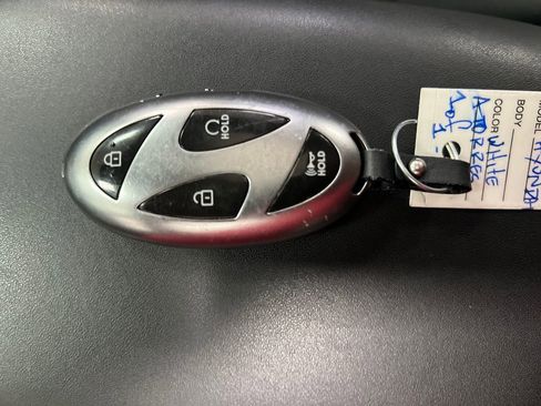 Used 2024 Hyundai Kona Limited AWD/4WD image 32