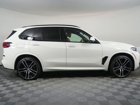 New 2026 BMW X5 sDrive40i w/ M Sport Package RWD image 2