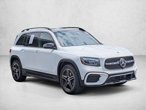 Used 2024 Mercedes-Benz GLB 250 image 3