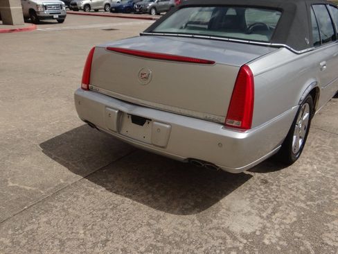 Used 2007 Cadillac DTS Luxury I w/ Sun And Sound Package image 8