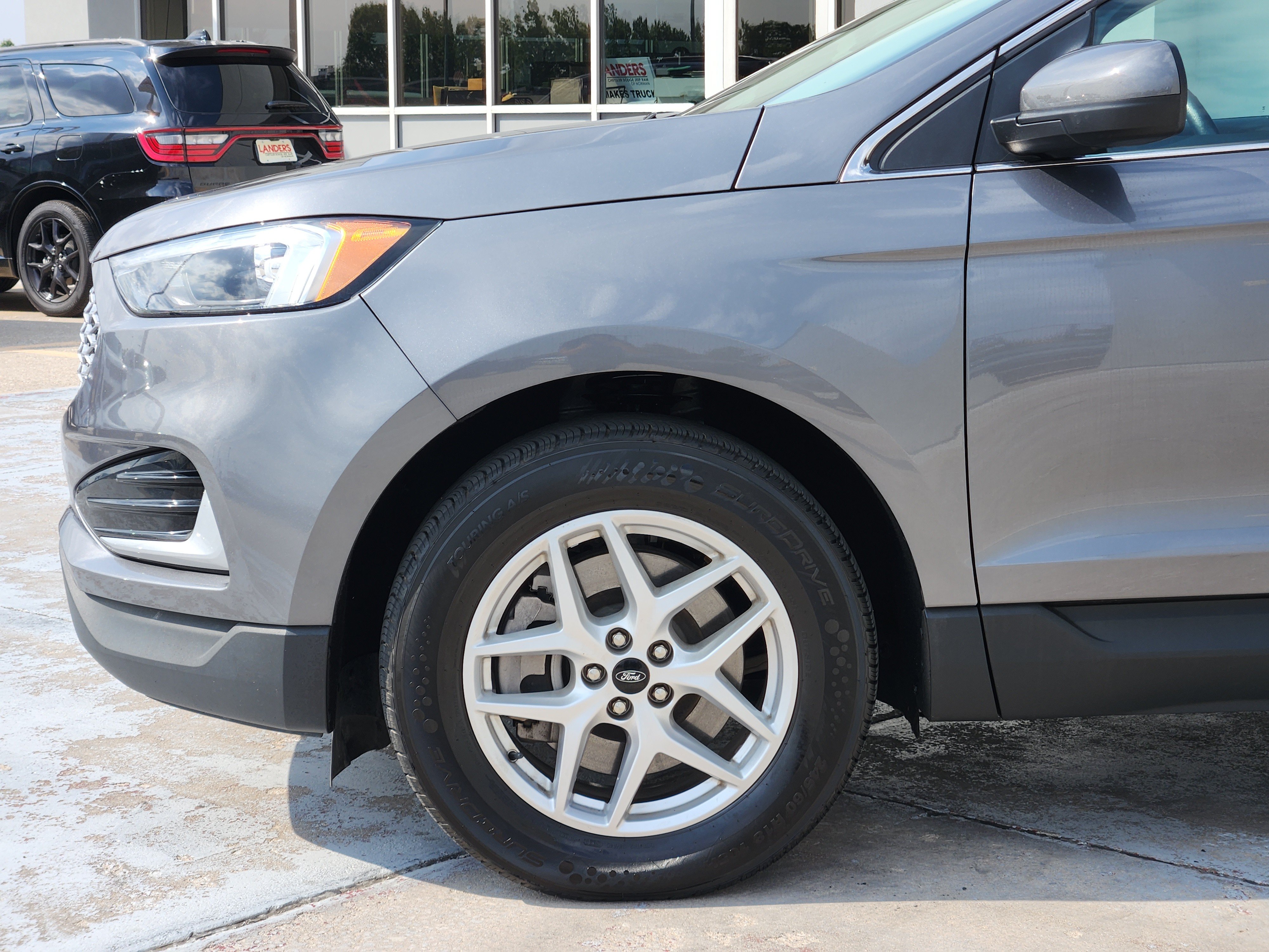 Used 2024 Ford Edge SEL AWD/4WD image 9