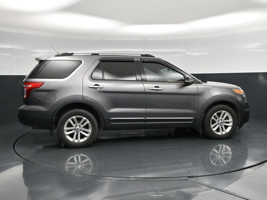 Used 2013 Ford Explorer XLT AWD/4WD image 3