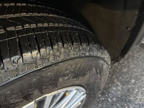 Used 2025 Chevrolet Traverse LT image 38