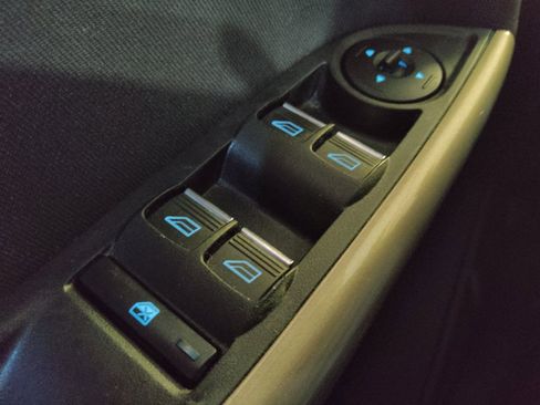 Used 2018 Ford Focus Titanium FWD image 27