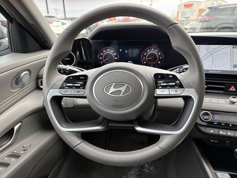 Used 2025 Hyundai Elantra SEL image 31