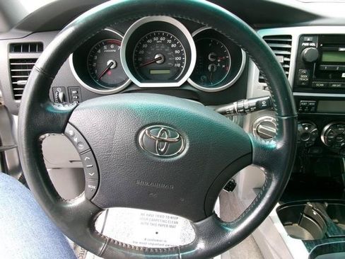Used 2006 Toyota 4Runner Limited AWD/4WD image 9