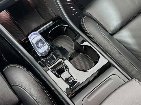 Used 2023 Volvo XC40 B4 Plus w/ Driver Assist Package image 18