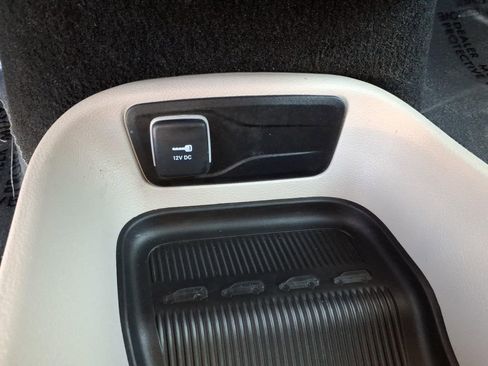 Used 2024 Chrysler Pacifica Touring-L image 28