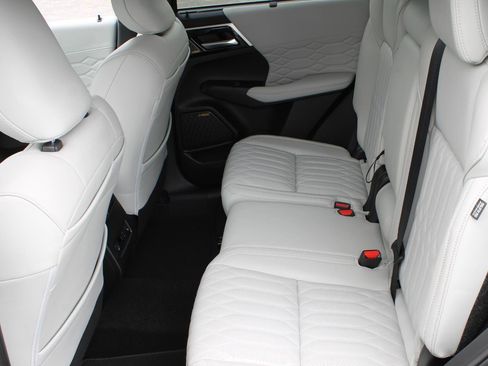 New 2025 Mitsubishi Outlander Platinum Edition image 20