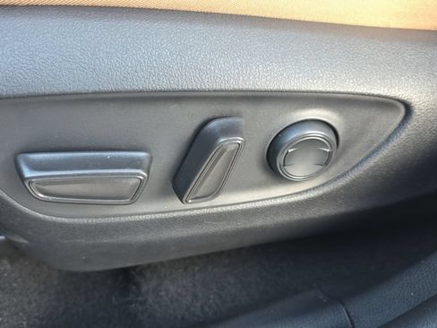 Used 2022 Toyota RAV4 XLE w/ Convenience Package FWD image 16