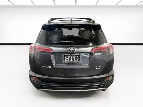 Used 2018 Toyota RAV4 XLE AWD/4WD image 5
