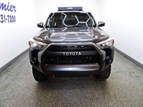 Used 2018 Toyota 4Runner SR5 Premium AWD/4WD image 2