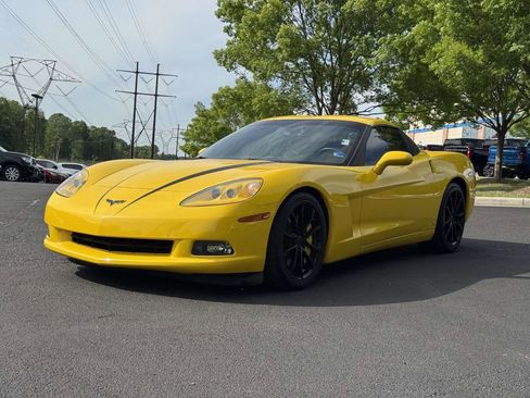 Used 2007 Chevrolet Corvette Coupe w/ Performance Package RWD image 25