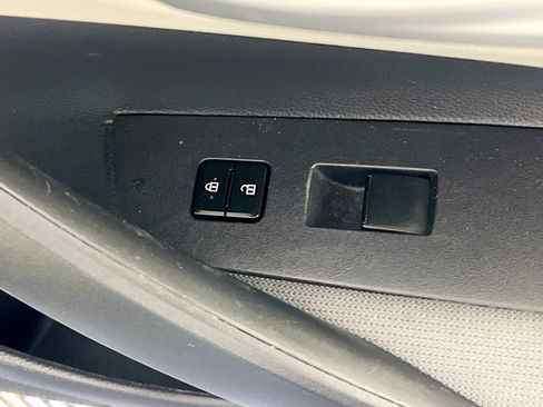 Used 2020 Toyota Corolla LE FWD image 30