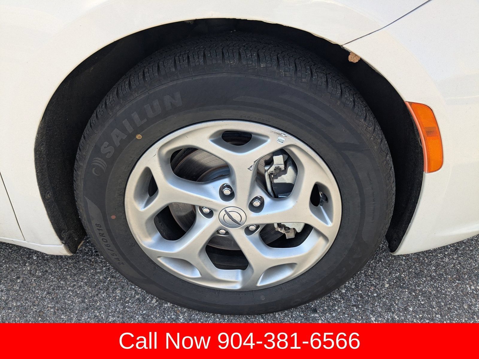 Used 2024 Chrysler Pacifica Limited FWD image 11