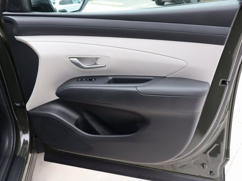 Used 2025 Hyundai Tucson SE image 25