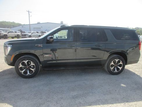 New 2026 GMC Yukon XL AT4 AWD/4WD image 7